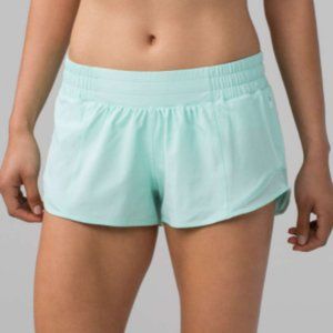 Lululemon Hotty Hot Short II (sz 4) Toothpaste